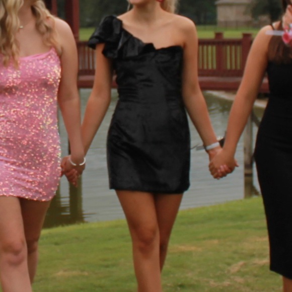 one shoulder ruffle dress - Picture 2 of 4